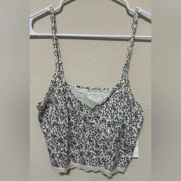 - Comfy & Cute, American Eagle cropped tank, size: L - Picture 1 of 3